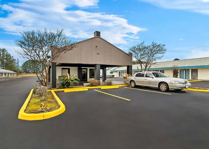 Rodeway Inn & Suites Brookhaven