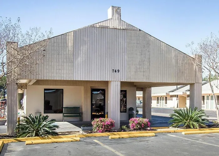 Rodeway Inn & Suites Brookhaven