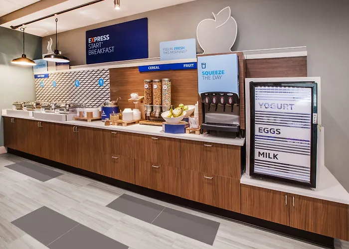 Holiday Inn Express Mccomb By Ihg